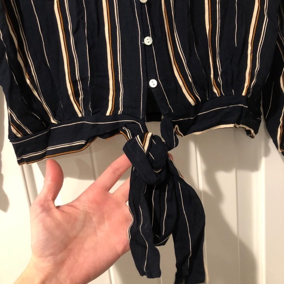 Grace brand, Lizard Thicket Boutique light/sheer long sleeve top - Picture 4 of 5